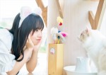 齊藤京子ソロ写真集『齊藤京子1st写真集 とっておきの恋人』より解禁になったカフェでのショット