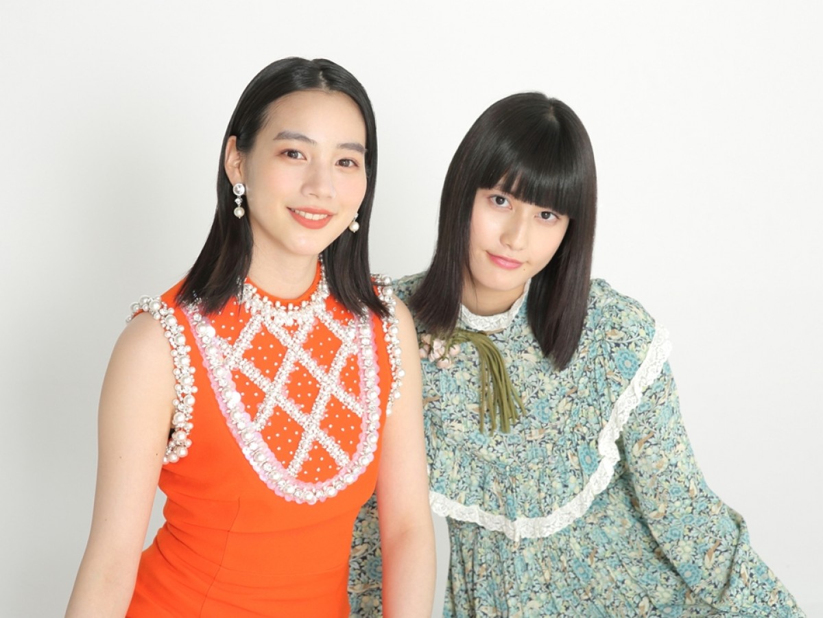 (左から)のん、橋本愛