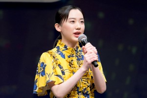 『映画 えんとつ町のプペル』完成披露試写会に登場した芦田愛菜