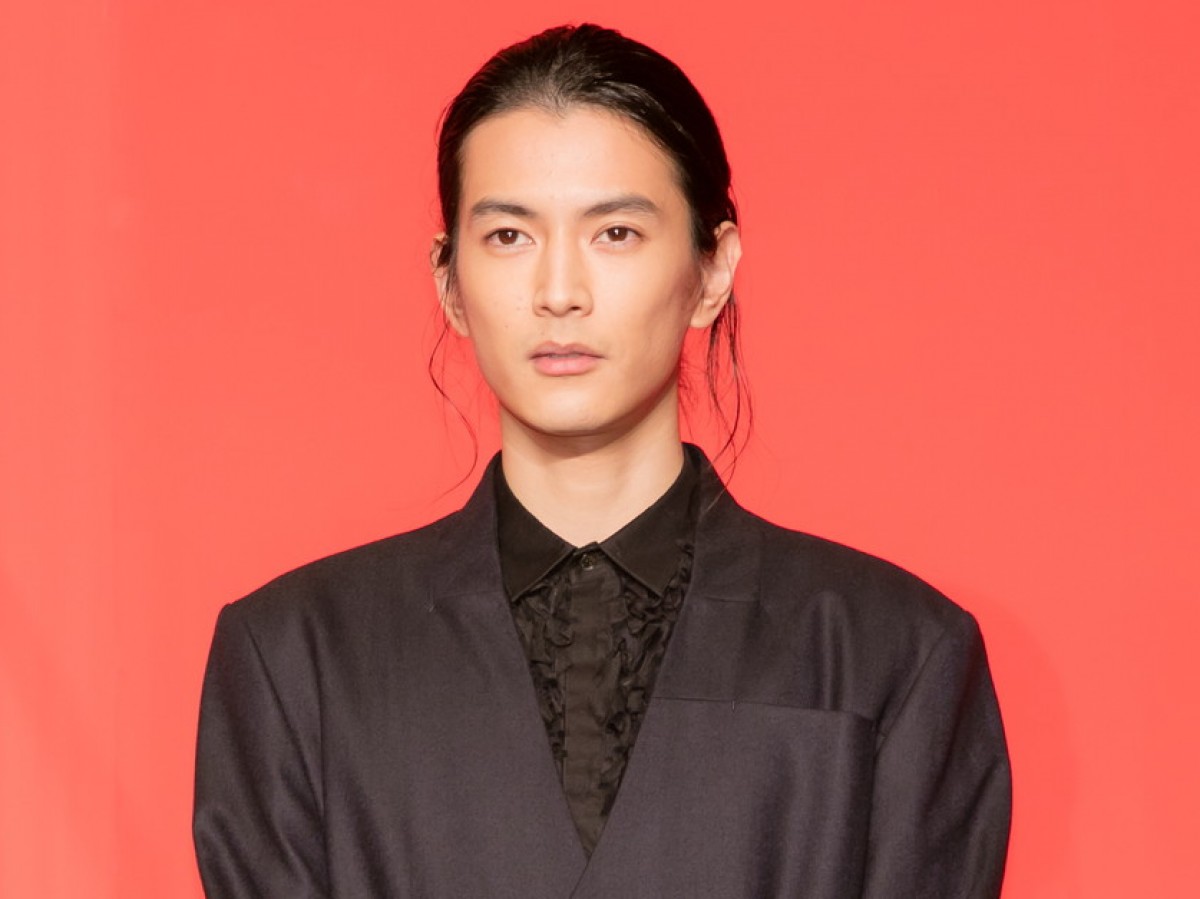 新田真剣佑、三浦春馬さんは「役者になるきっかけをくれた」 共演への思い語る