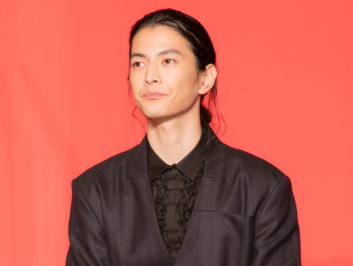 新田真剣佑、三浦春馬さんは「役者になるきっかけをくれた」 共演への思い語る