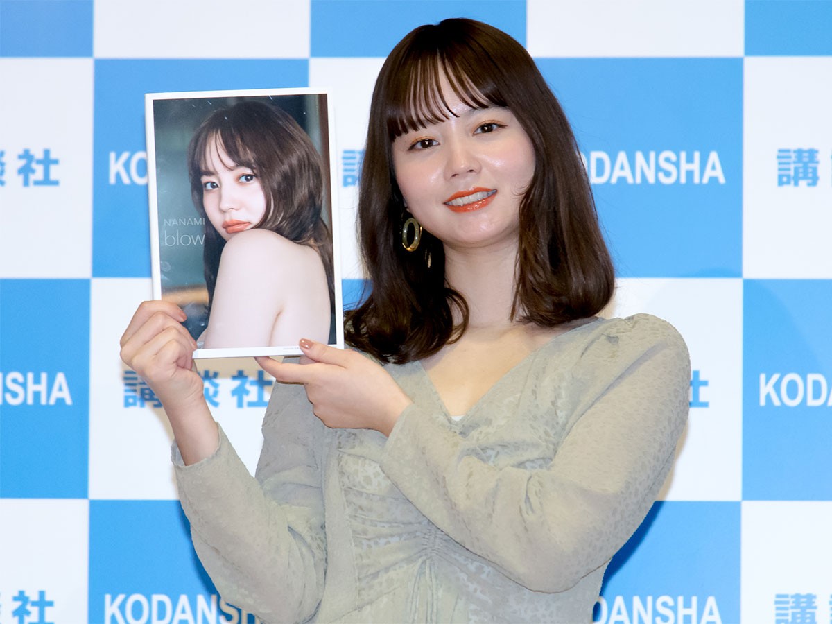 写真集『blow』刊行マスコミ記者会見に登場したNANAMI