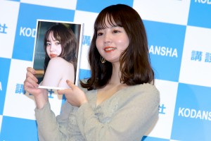 写真集『blow』刊行マスコミ記者会見に登場したNANAMI
