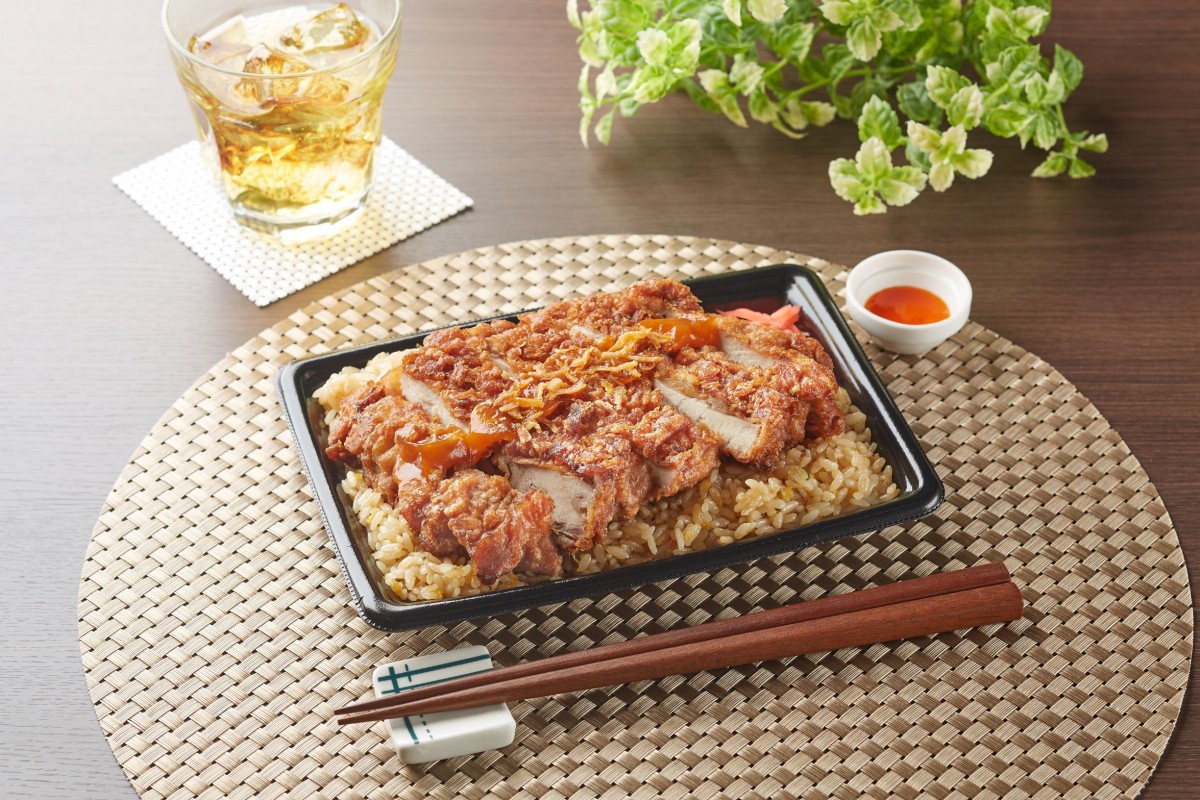 ファミマ「台湾唐揚＆炒飯弁当」発売！　“五香粉”の味付けで「鶏排」をイメージ