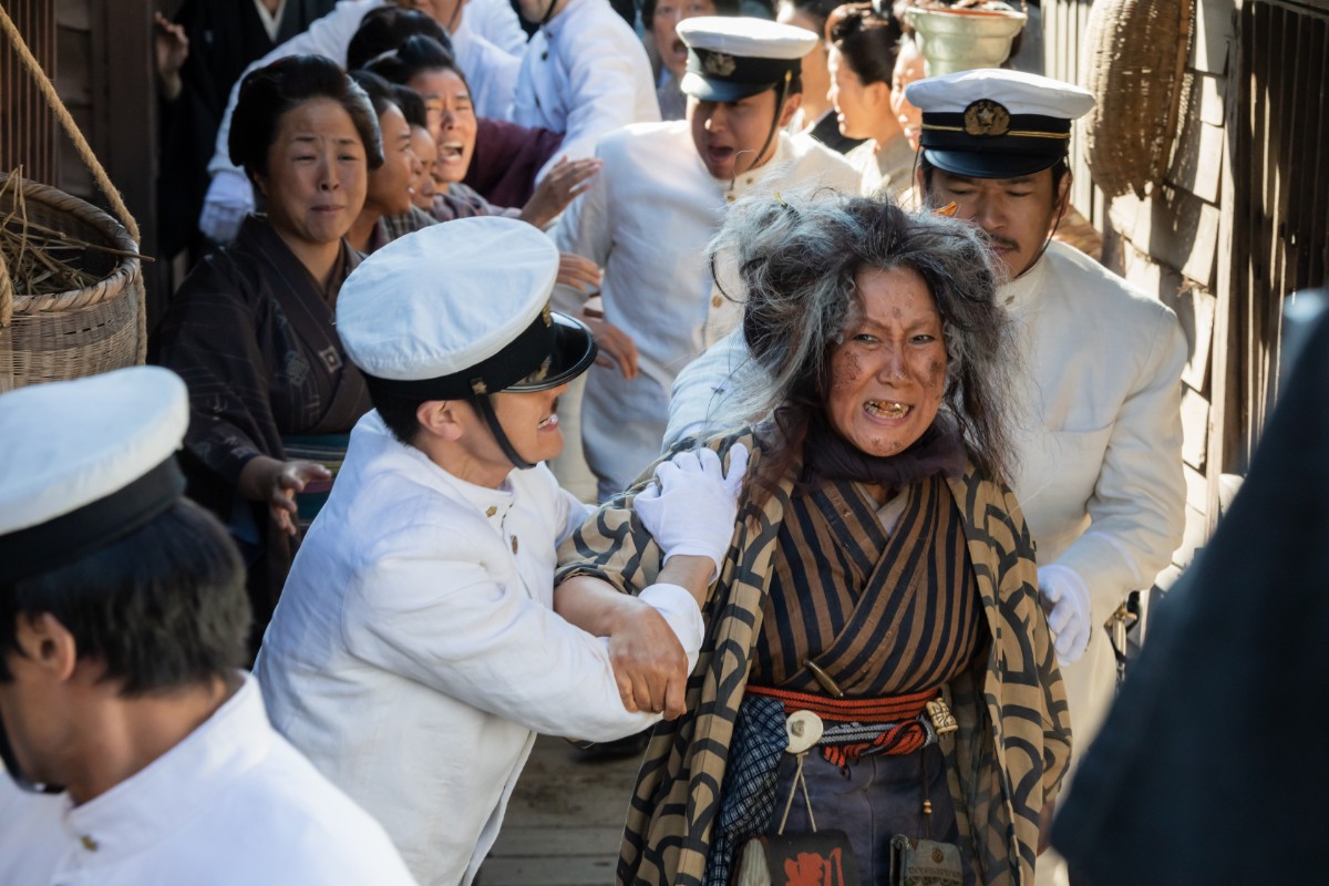 井上真央、ド迫力・爆発ヘアの室井滋と一触即発？ 『大コメ騒動』本編＆場面カット公開