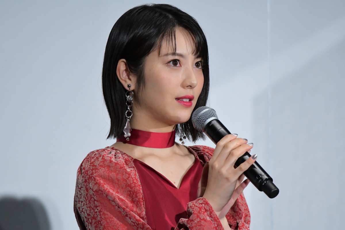 浜辺美波、来年の目標は“ふっ軽”「いろいろなところに出かけていきたい」