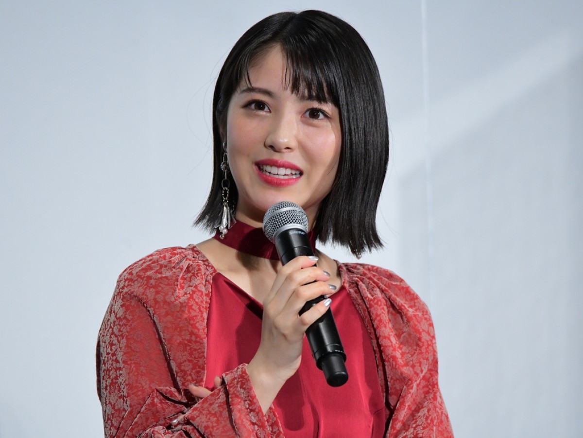 浜辺美波、来年の目標は“ふっ軽”「いろいろなところに出かけていきたい」
