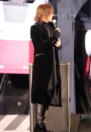 「GUNDAM FACTORY YOKOHAMA」オープニングセレモニーに登場したLUNA SEA・SUGIZO