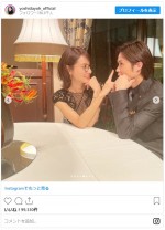 優子（吉田羊）と赤坂（磯村勇斗）のイチャイチャオフショット　※「吉田羊」インスタグラム