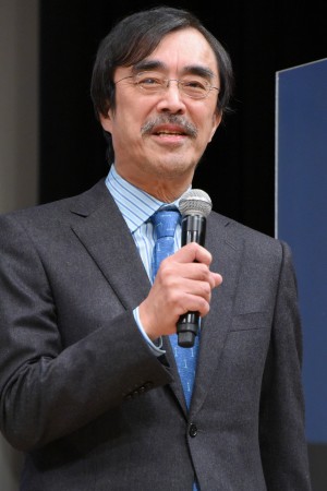 映画『おとなの事情 スマホをのぞいたら』完成披露試写会に登場した益岡徹