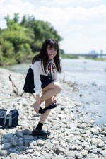 『FLASHデジタル写真集　桜田愛音　最後の制服』より