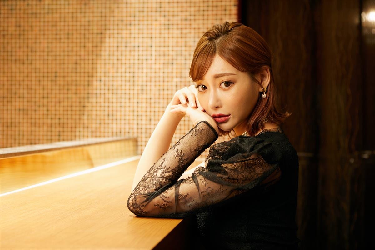 明日 花 キララ 年収