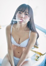 【写真】日向坂46・齊藤京子、純白の下着姿＆“花火デート”風ショット解禁