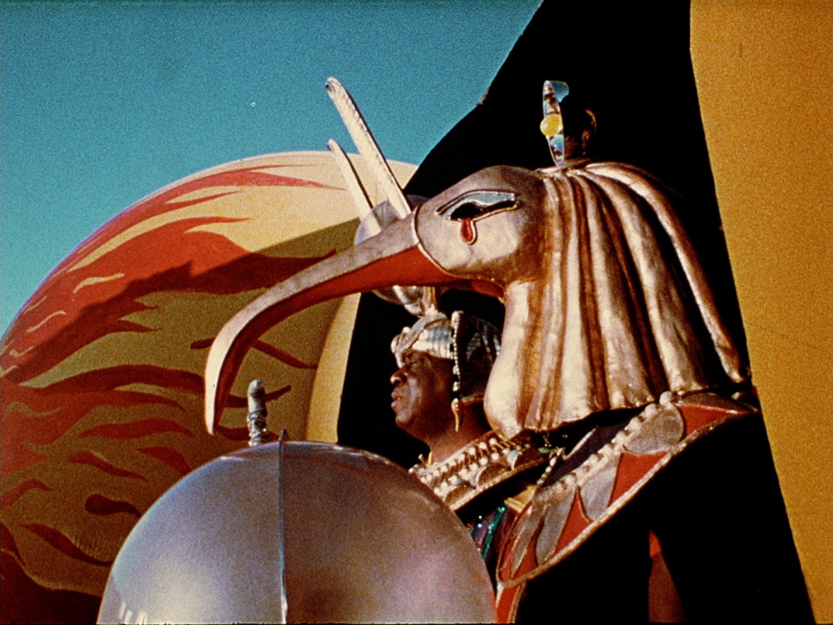 “土星人”の宇宙船内部がすごい！ 『サン・ラーのスペース・イズ・ザ・プレイス』場面カット公開