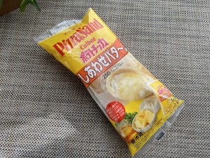 「ピザサンド　ポテトチップスしあわせバタ～味」