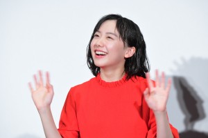 『映画 えんとつ町のプペル』初日舞台あいさつに登場した芦田愛菜