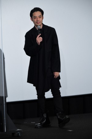 『映画 えんとつ町のプペル』初日舞台あいさつに登場した西野亮廣