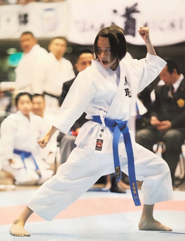 黒帯 山本舞香 小6の空手少女時代の写真公開 Rizin 26 Spゲストに 年12月28日 写真 エンタメ ニュース クランクイン