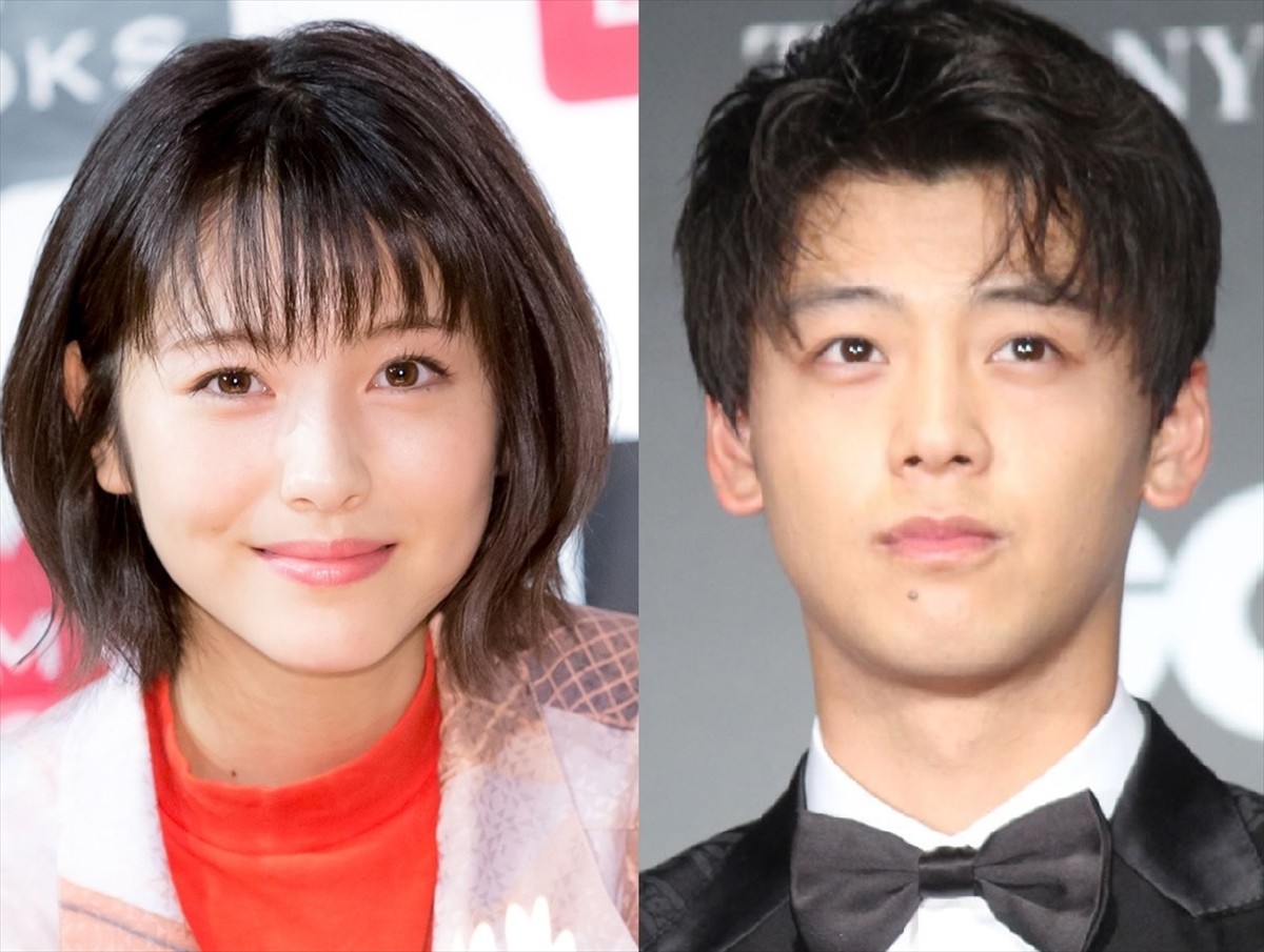(左から)浜辺美波、竹内涼真