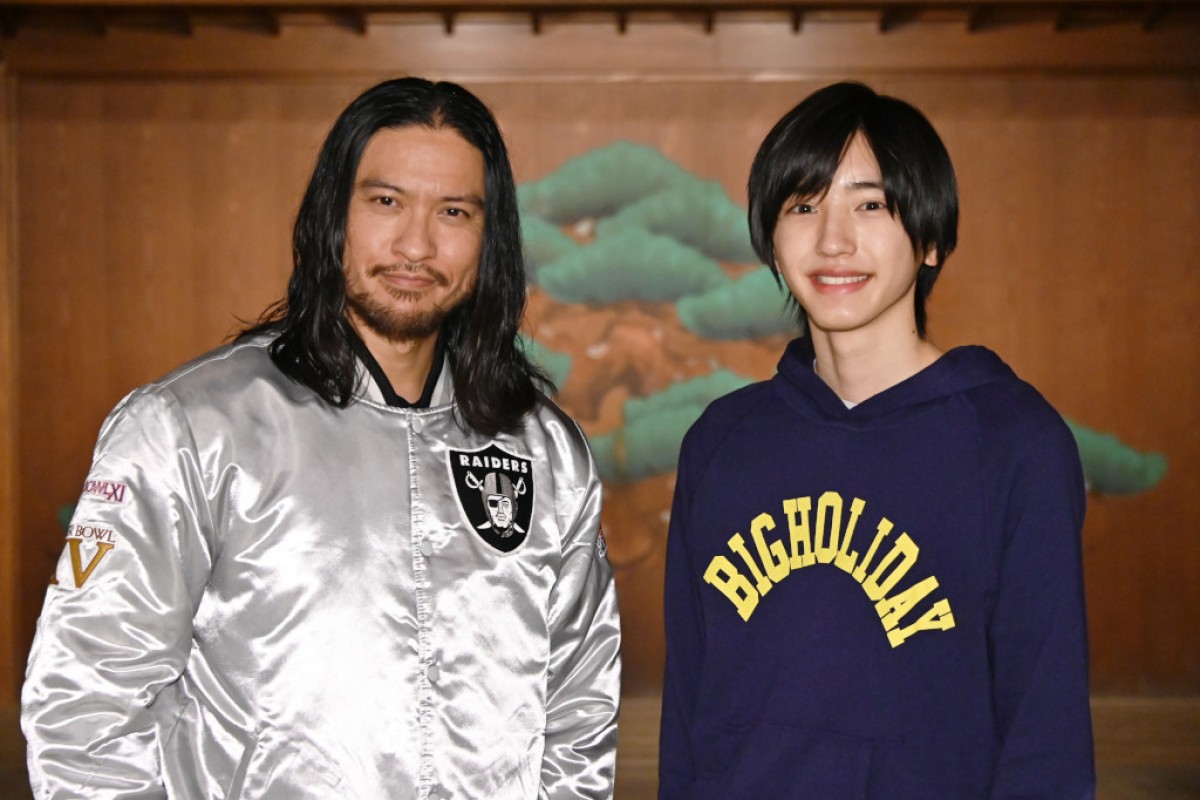 『俺の家の話』(左から)主演の長瀬智也、長瀬と初共演となる道枝駿佑(なにわ男子/関西ジャニーズJr.)