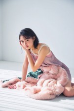 【写真】乃木坂46・遠藤さくら19歳、清楚なワンピなど初々しいグラビア