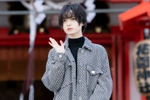 映画『さんかく窓の外側は夜』ヒット祈願イベントに登場した平手友梨奈