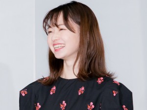 映画『名も無き世界のエンドロール』完成報告会見に登場した山田杏奈
