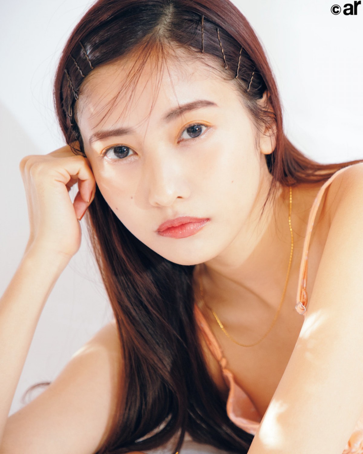 新木優子のヘルシーな美ボディを特集 「どうしてそんなに小顔なの!?」にも回答