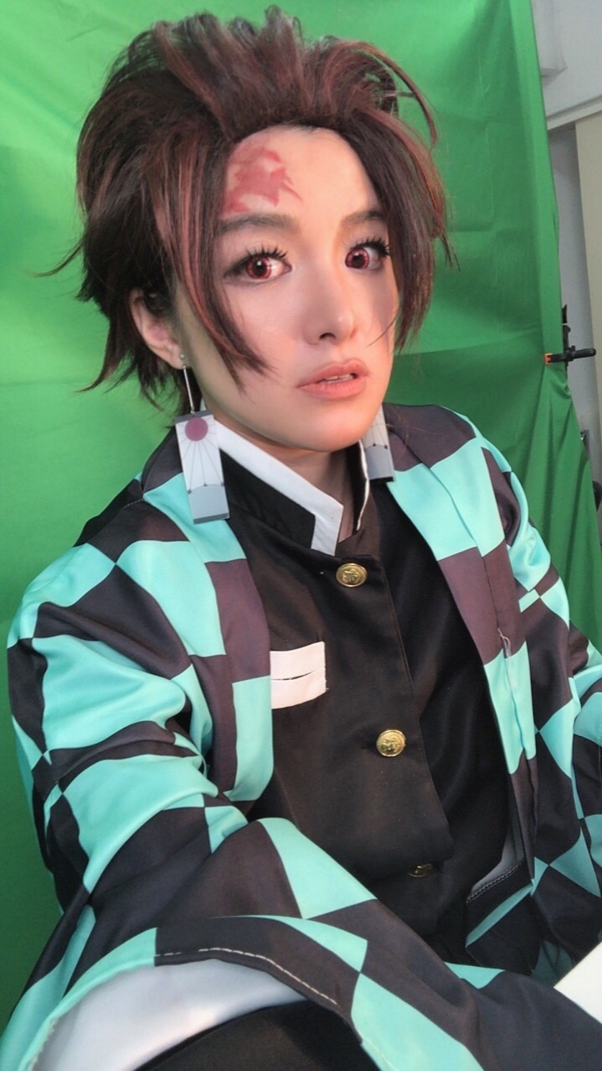 美人ピアニスト・高木里代子、人生初の男装で披露「竈門炭治郎のうた」ピアノカバーが話題
