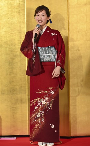 綾瀬はるか、日曜劇場『天国と地獄 ～サイコな2人～』制作発表会見に出席