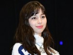 【写真】中条あやみ “アゴクイ”される　田中道子と仲良し“美女2ショット”