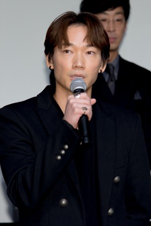 綾野剛、『ヤクザと家族 The Family』完成報告＆生配信トークイベントに登場