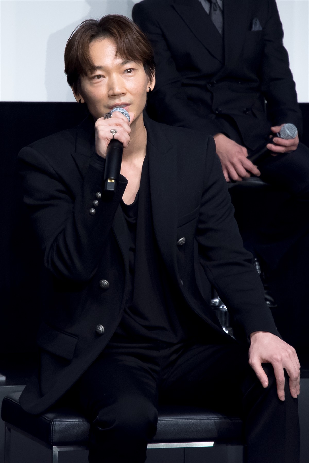 綾野剛＆舘ひろし、新作を一文字で表すと“愛” まさかの同じ答えに「愛し合ってますから」