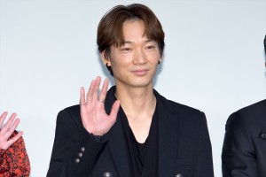 綾野剛、『ヤクザと家族 The Family』完成報告＆生配信トークイベントに登場