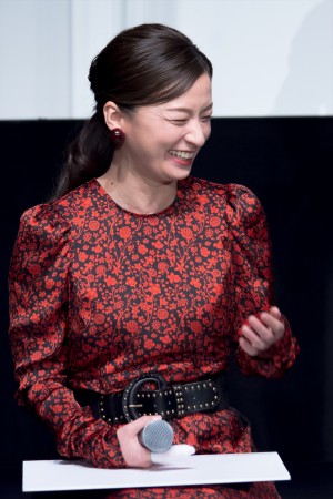 尾野真千子、『ヤクザと家族 The Family』完成報告＆生配信トークイベントに登場