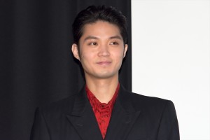 磯村勇斗、『ヤクザと家族 The Family』完成報告＆生配信トークイベントに登場
