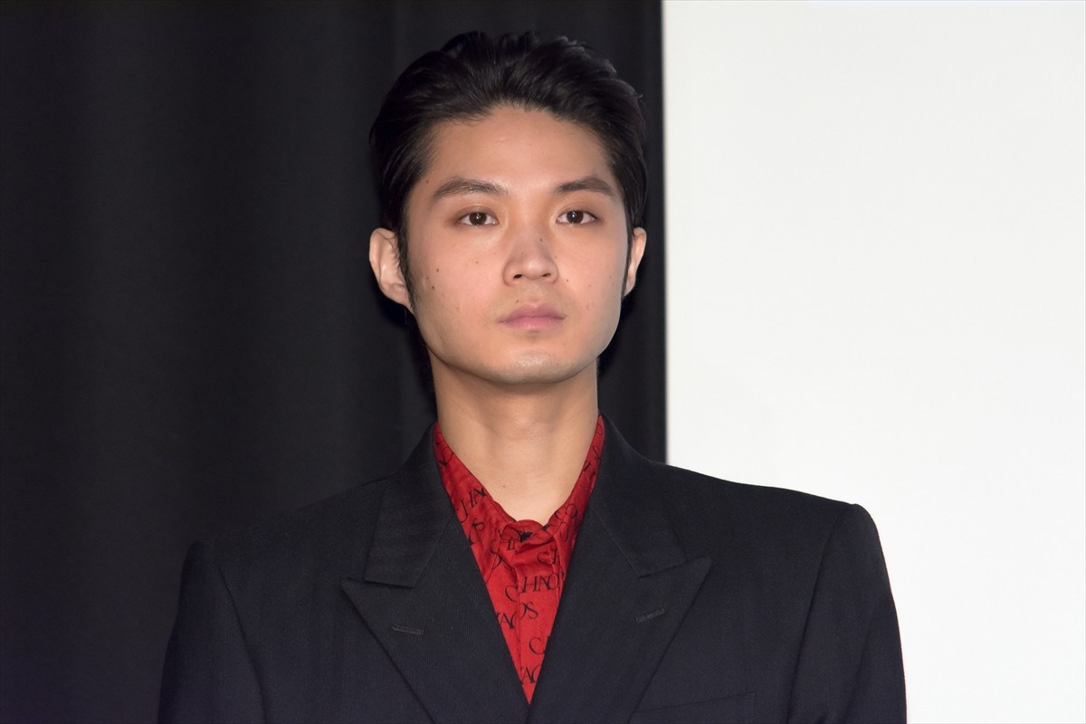 綾野剛＆舘ひろし、新作を一文字で表すと“愛” まさかの同じ答えに「愛し合ってますから」