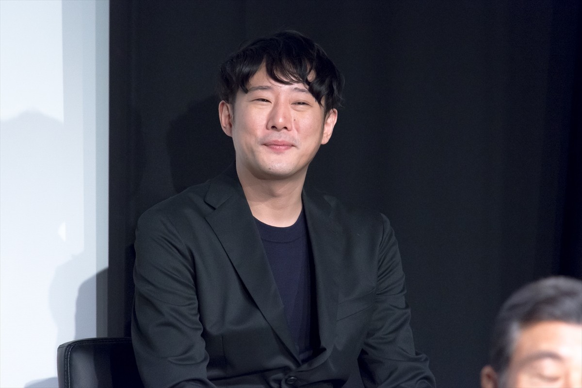 綾野剛＆舘ひろし、新作を一文字で表すと“愛” まさかの同じ答えに「愛し合ってますから」
