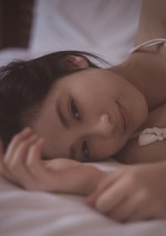 平祐奈写真集『Comme le Soleil』公開カット