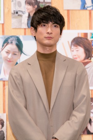 映画『おもいで写眞』完成報告会見に登場した高良健吾