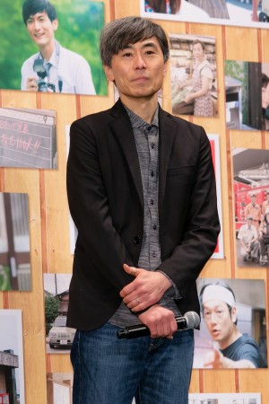 映画『おもいで写眞』完成報告会見に登場した熊澤尚人監督
