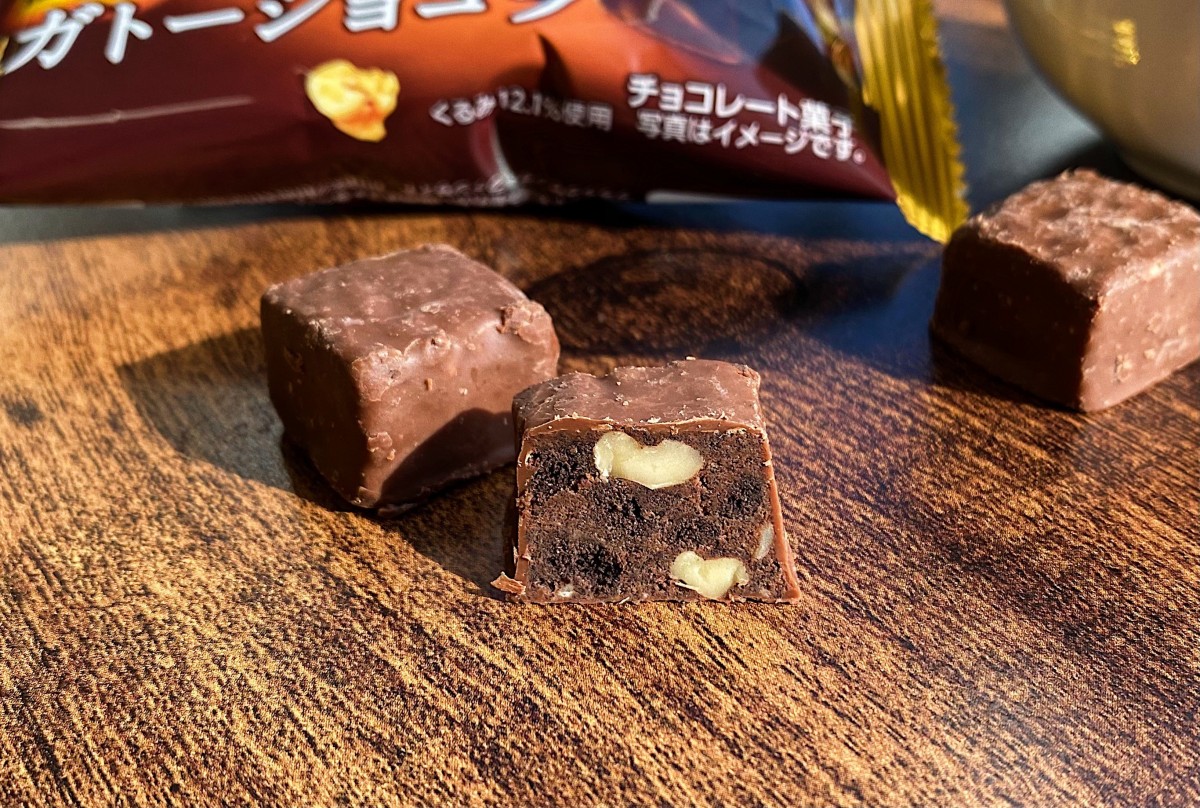 ブラックサンダーひとくちサイズ濃厚くるみのガトーショコラ