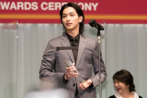 「第32回 日本ジュエリーベストドレッサー賞」表彰式に登場した横浜流星