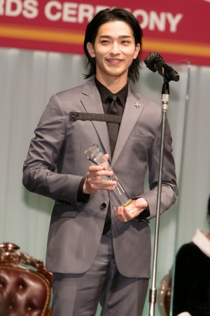 「第32回 日本ジュエリーベストドレッサー賞」表彰式に登場した横浜流星