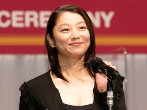「第32回 日本ジュエリーベストドレッサー賞」表彰式に登場した小池栄子