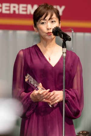 「第32回 日本ジュエリーベストドレッサー賞」表彰式に登場した斉藤由貴