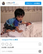 鈴木福、2歳のころの妹との2ショット※「鈴木福」インスタグラム