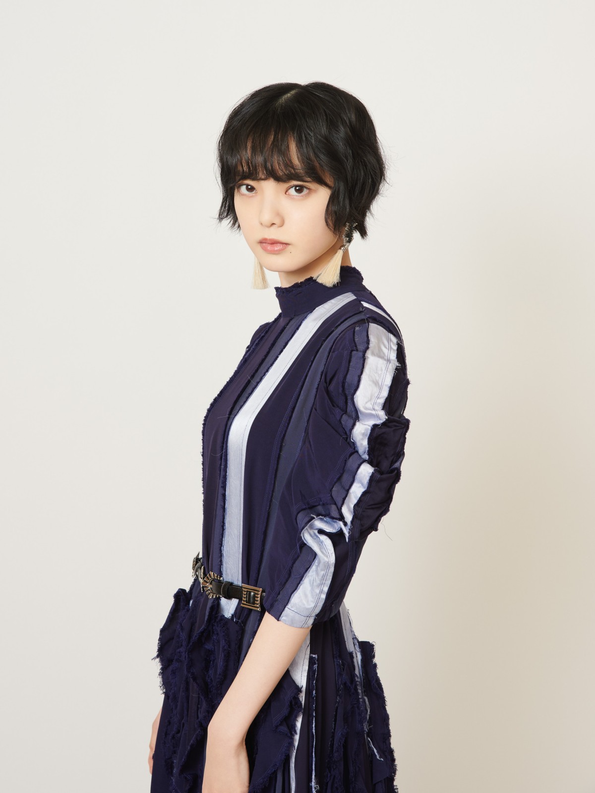 平手友梨奈、新曲「かけがえのない世界」初披露に大反響＜2021 FNS歌謡祭＞