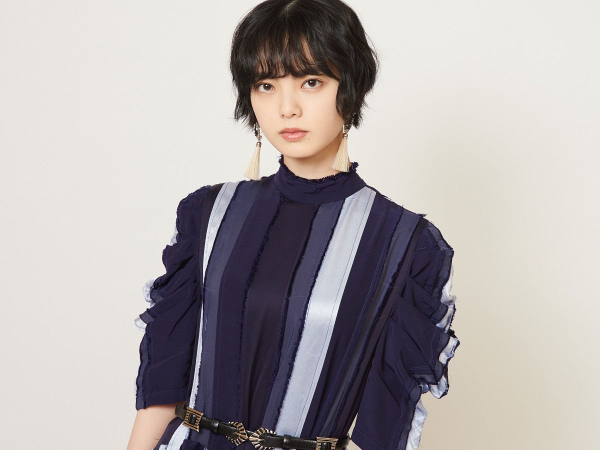 平手友梨奈、新曲「かけがえのない世界」初披露に大反響＜2021 FNS歌謡祭＞