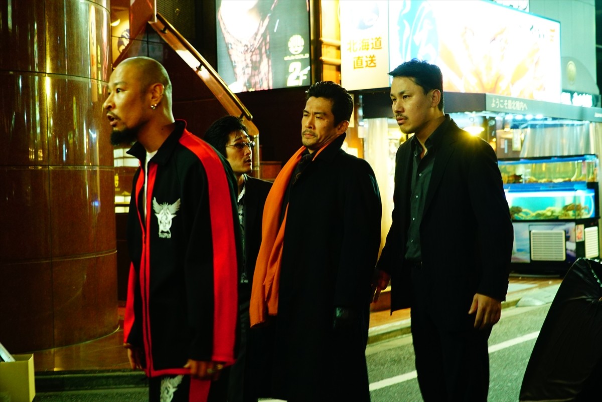 右目を隠す綾野剛、鼻ピアス姿の成田凌も 『ホムンクルス』場面カット20点一挙解禁